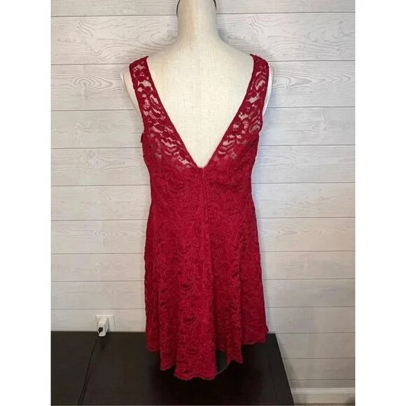 David’s Bridal layered lace Apple Red dress Size 14, NWT - Picture 4 of 6
